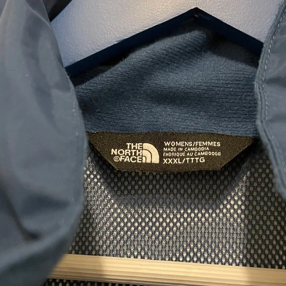 The North Face Blue Outdoor Jacket. - Picture 3 of 12